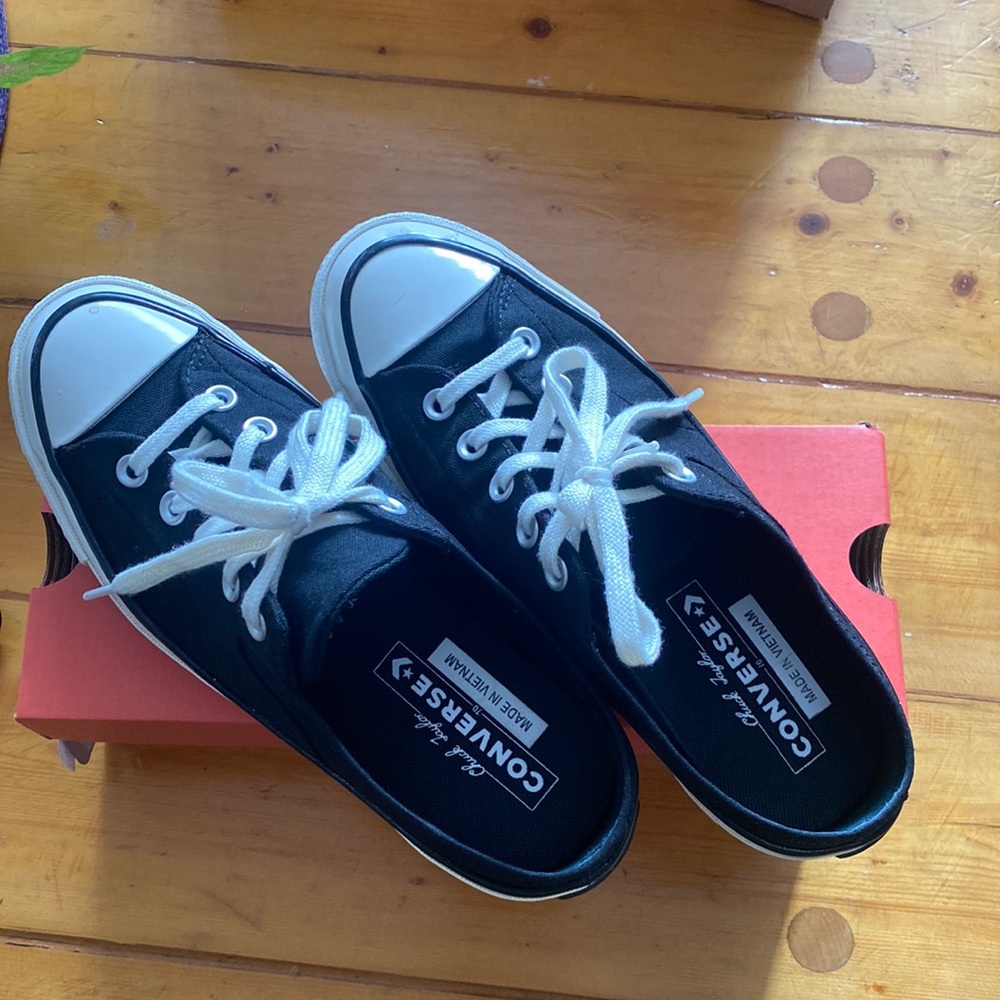 Almost new shoes with a shoe box